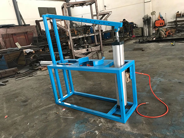 汽车维修店必备设备--拆胎机